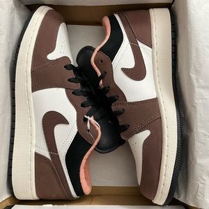 Air Jordan 1 Low LT Chocolate ‘Mocha’ 5.5Y(size 7 in Women and 5.5 in Men)